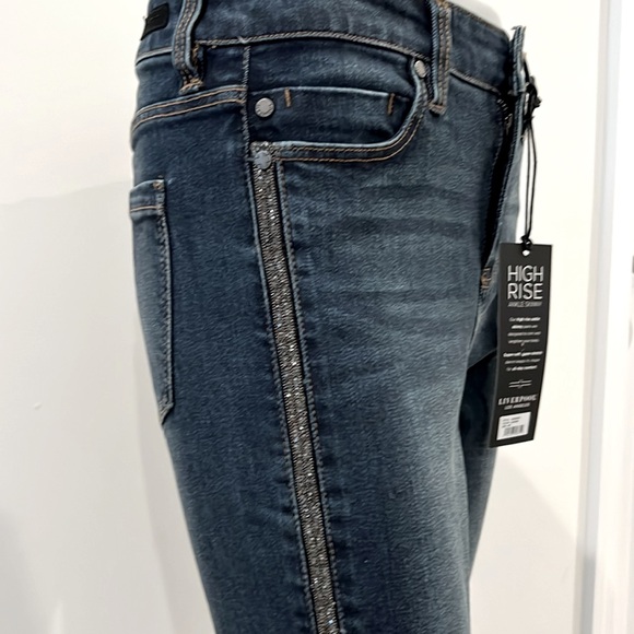 Liverpool Abby Hi-Rise Ankle Jeans - Picture 4 of 13